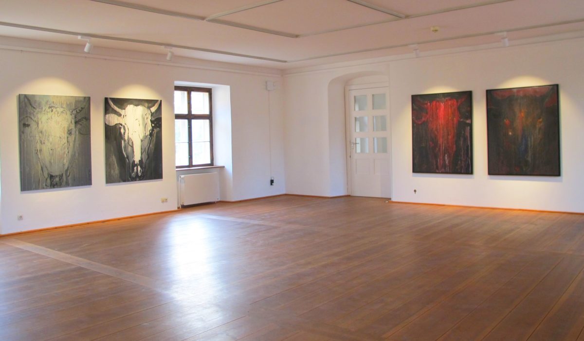 Read more about the article Ausstellung FASZINATION: KÜHE – Esmeralda, Glücka & Co. / Domäne Dahlem Berlin